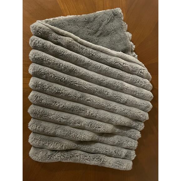 ONE SINLE FRYE Faux Fur Gray Pillow Case Sham King Channel Stripe | Only One - Picture 3 of 4